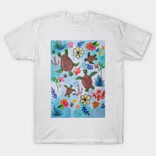 Sea Turtles swimming in the sea T-Shirt